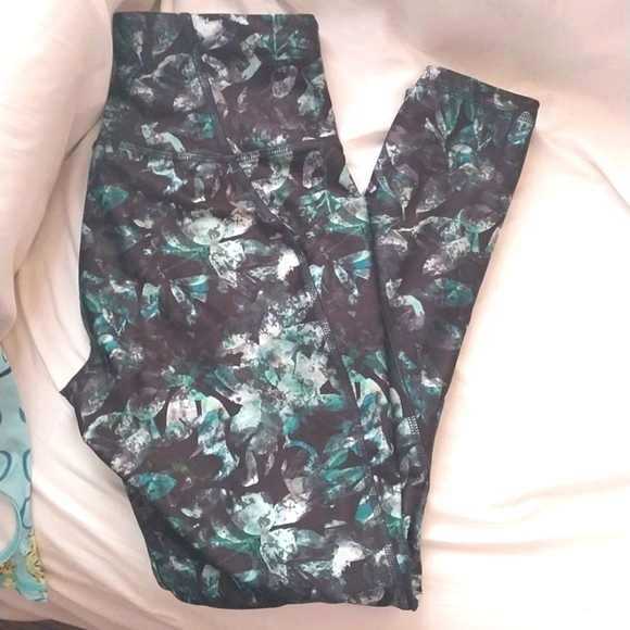 All In Motion Leggings, Size Small - Picture 1 of 2